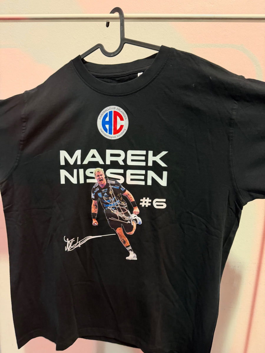 Signiertes T-Shirt Schwarz #6 Marek Nissen – Vorderseite