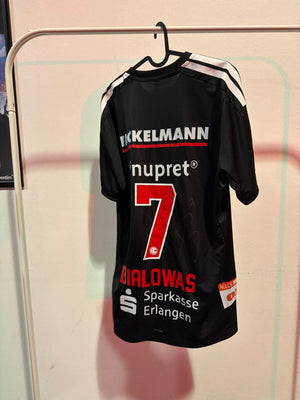Signiertes Heimtrikot Schwarz #7 Yannik Bialowas – seitliche Ansicht