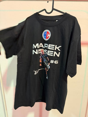 Signiertes T-Shirt Schwarz #6 Marek Nissen – Vorderseite, zweite Ansicht
